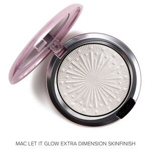 COPY - MAC Cosmetics Silver Highlighter Extra Dimension